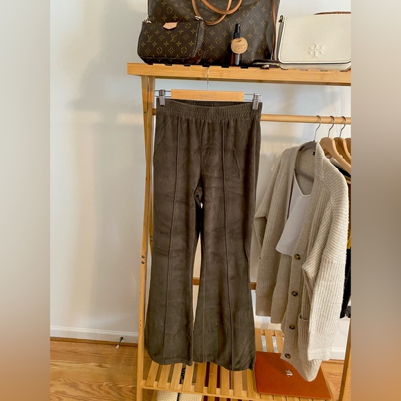 Aerie Groove-On Rib Velour Flare Pant - Picture 6 of 8